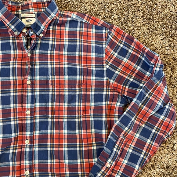 Old navy plaid button down - Picture 3 of 3